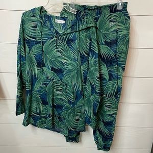 Carve Designs medium set hoodie top jogger pants palm pattern green